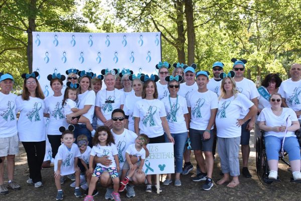Large group of kids and adults participating in Liz's Mousketeals 8 for ovarian cancer awareness